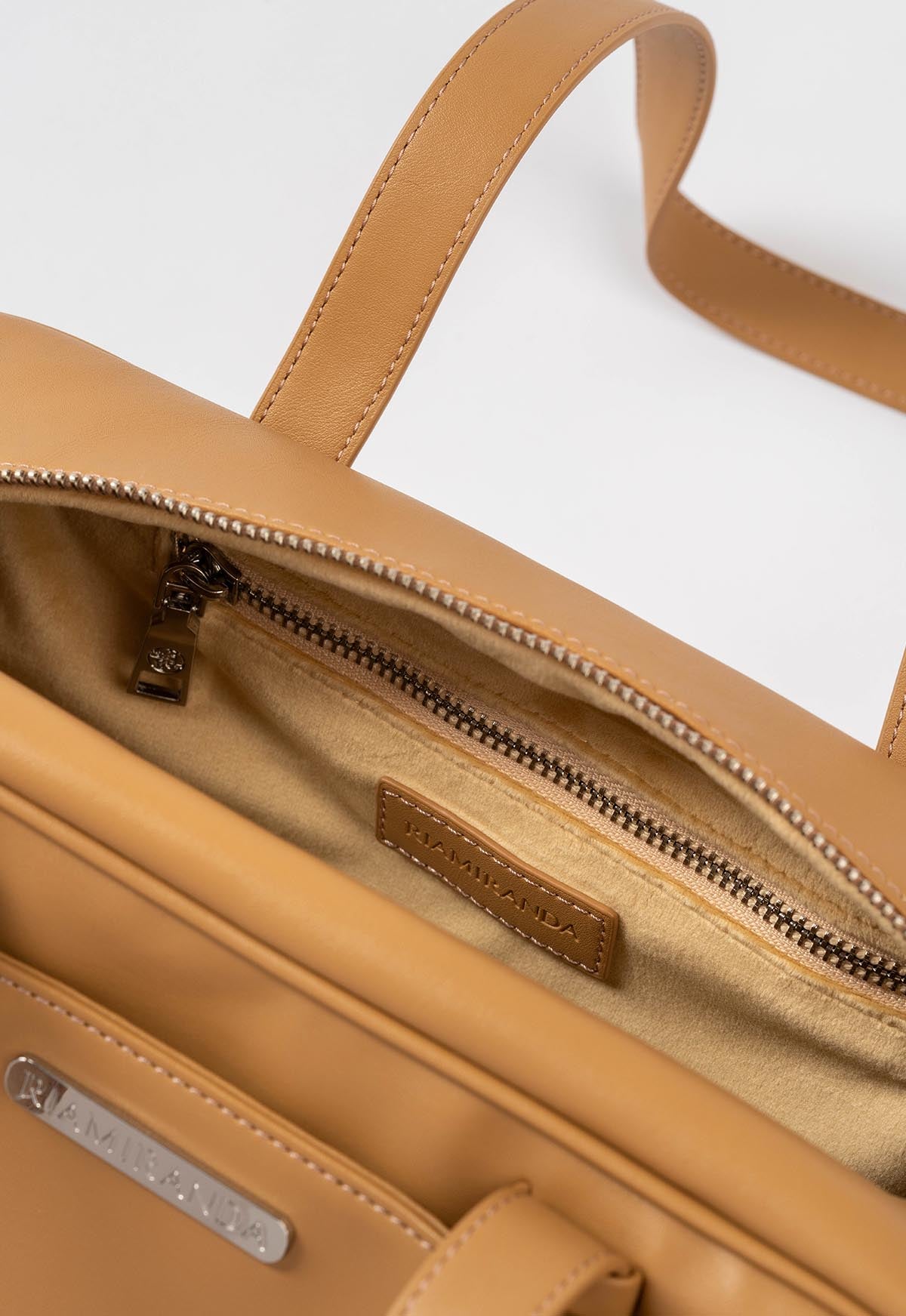 KAMALA MEDIUM BAGUETTE BAG