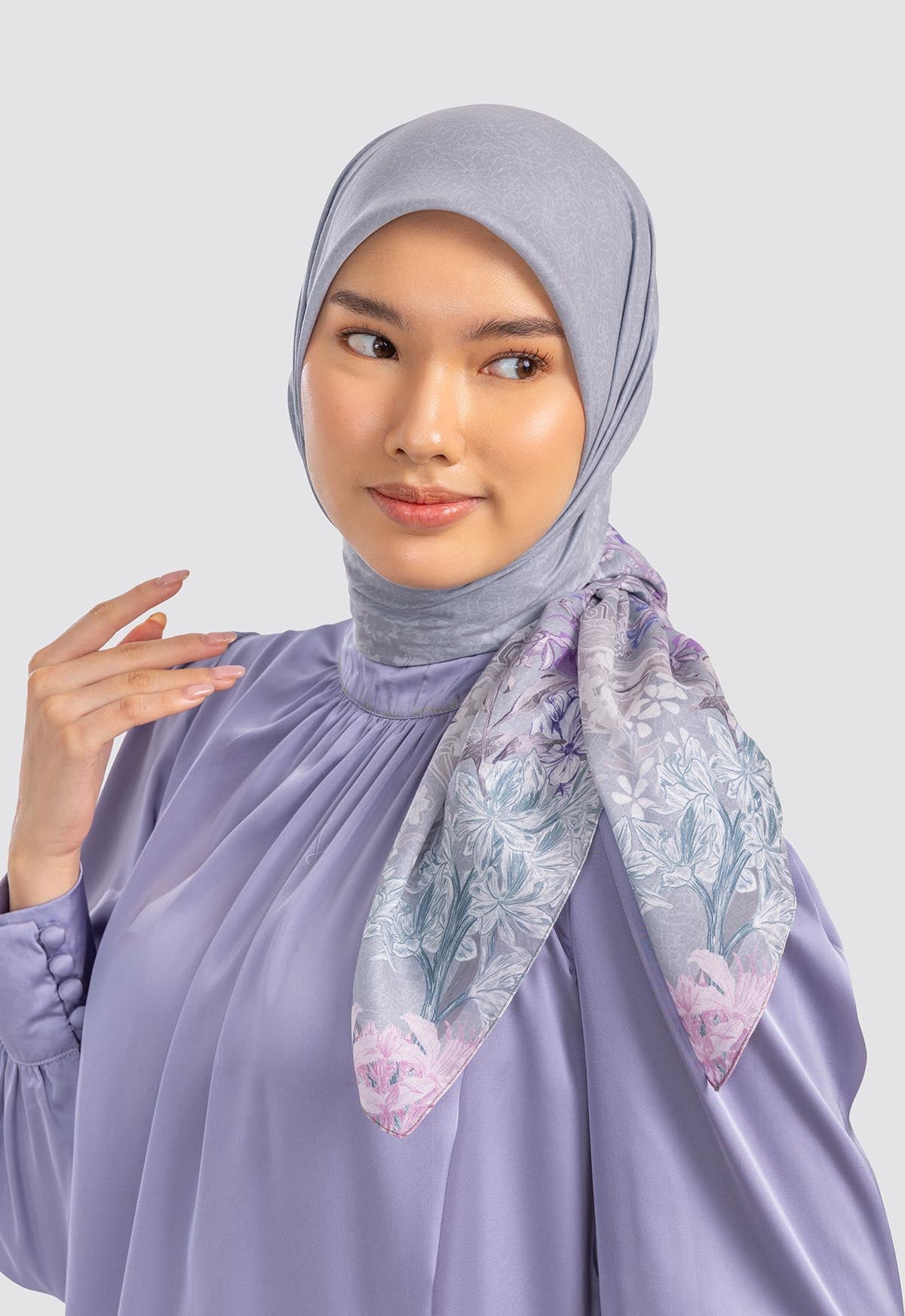 MINOR DEFECT R5 - QUINN SCARF