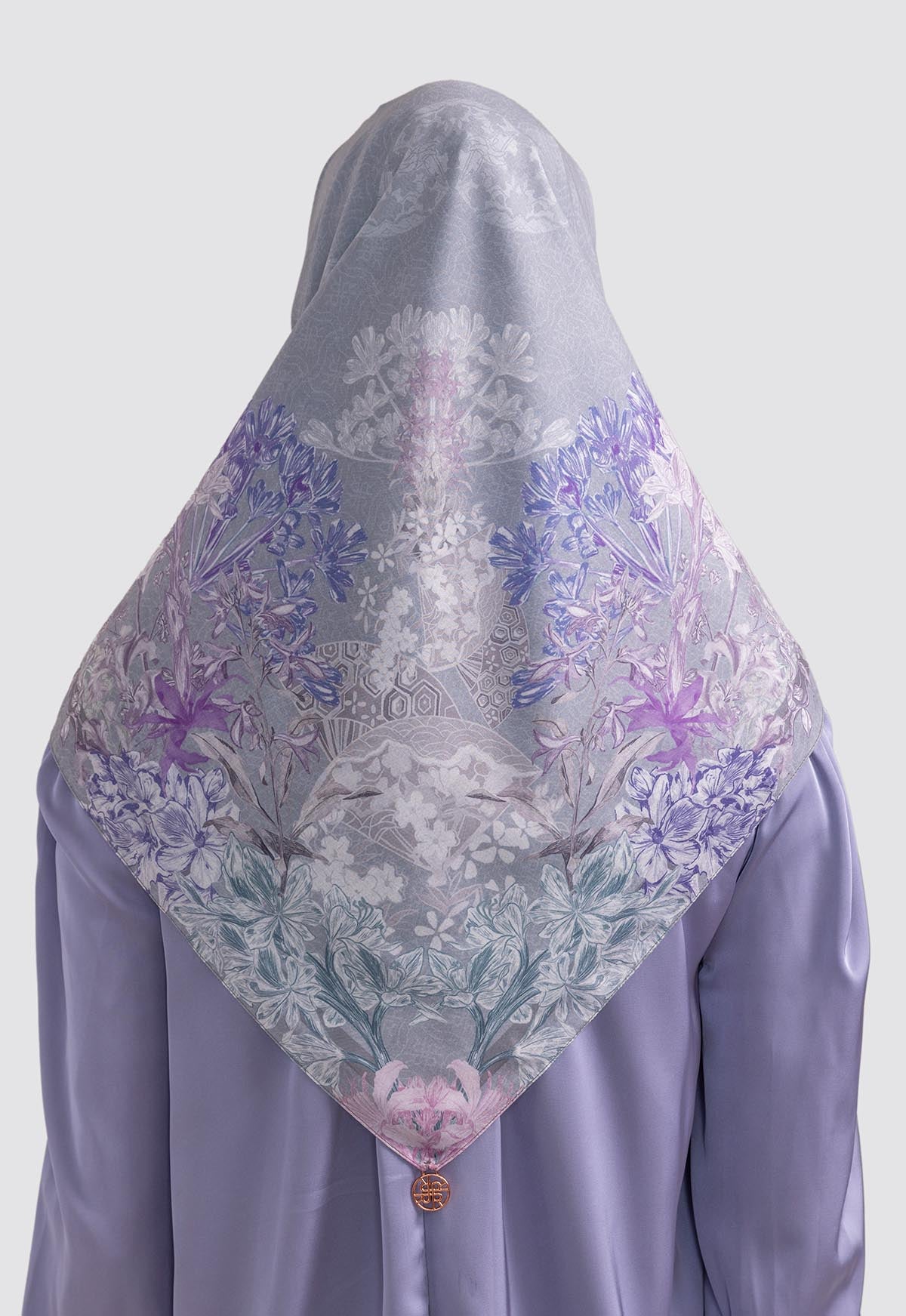 MINOR DEFECT R5 - QUINN SCARF
