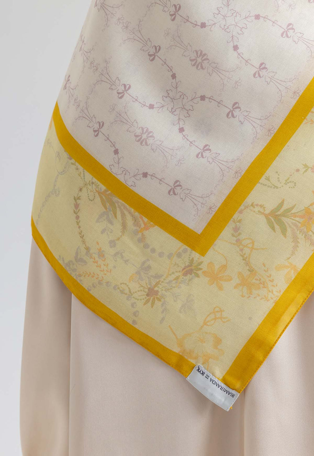 VERSAILLES SCARVES