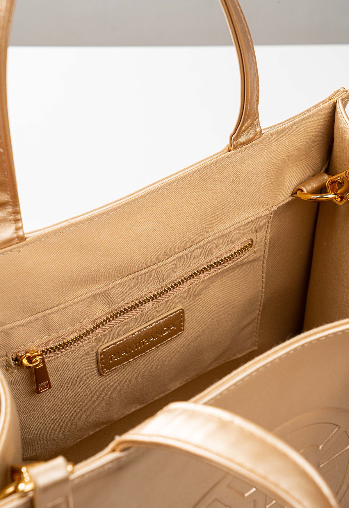 MINOR DEFECT R5 - HARLOW MEDIUM METALIC BAG