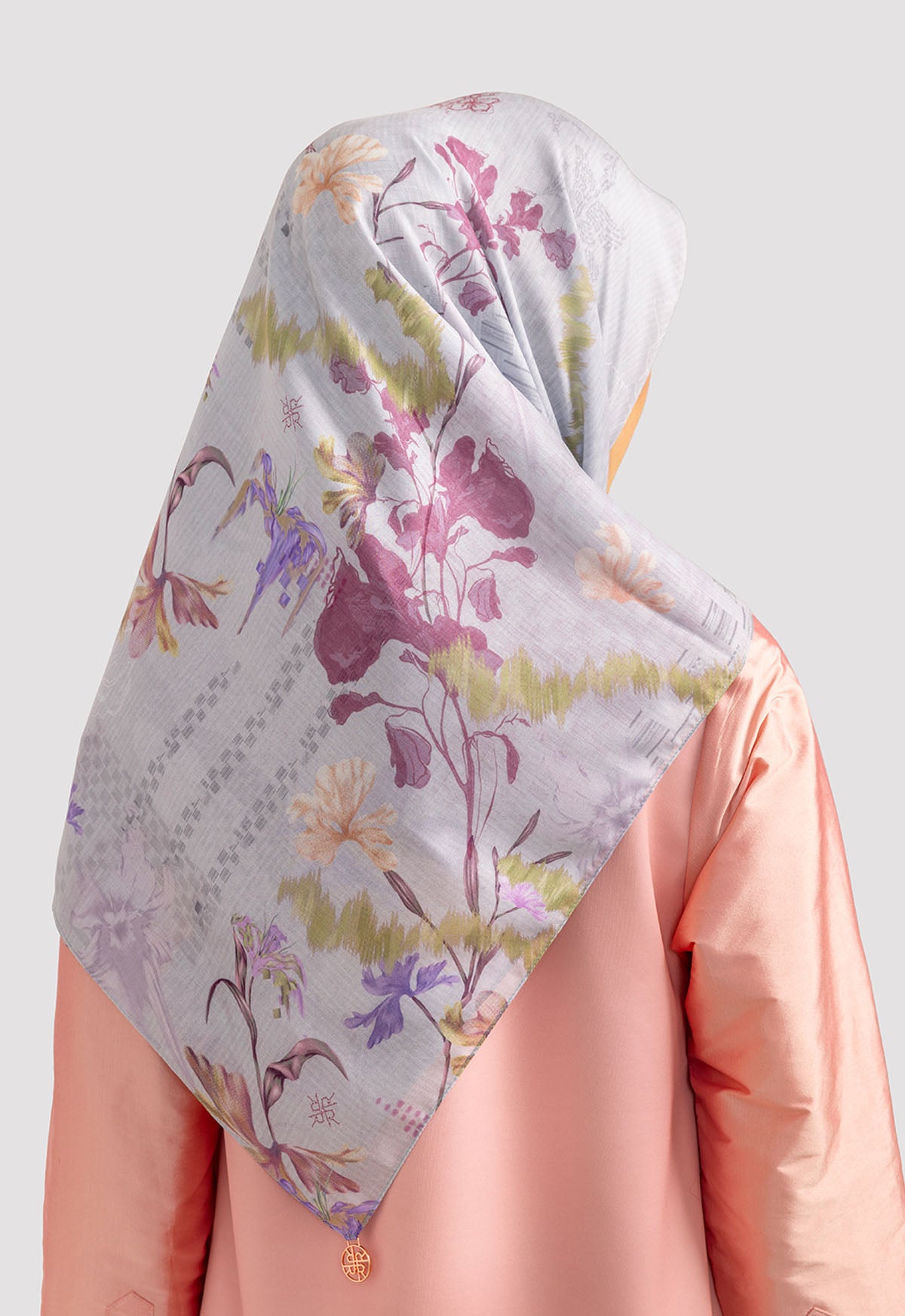 MINOR DEFECT R5 - PRISSIA SCARF