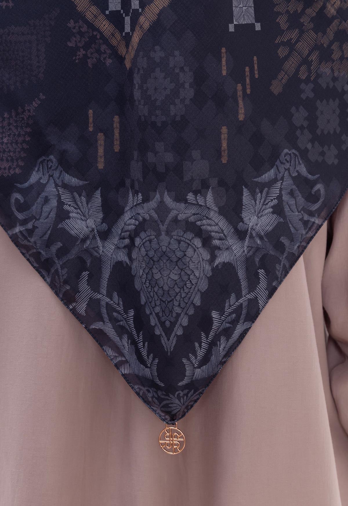 EVELINE SCARF