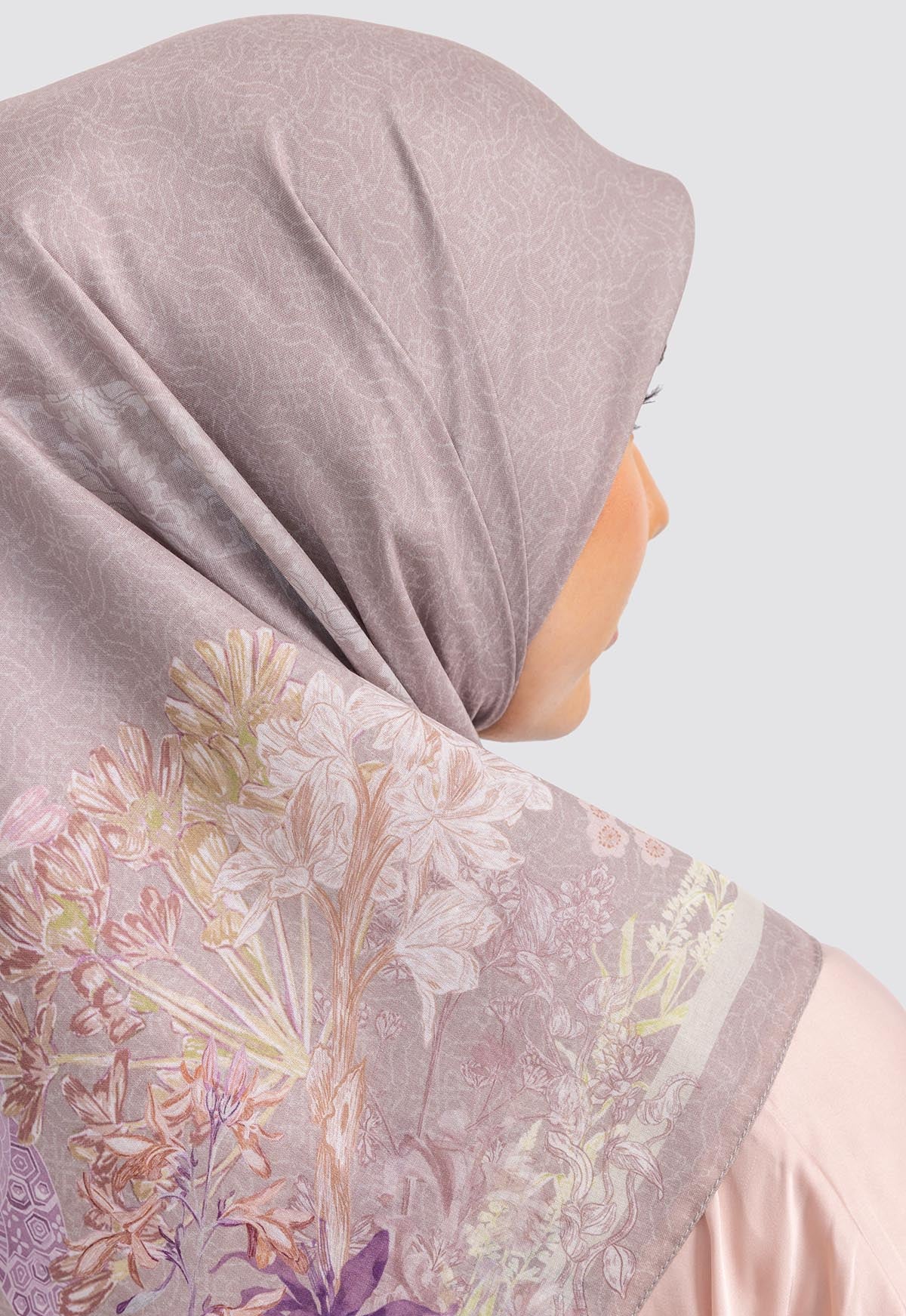 MINOR DEFECT R5 - QUINN SCARF