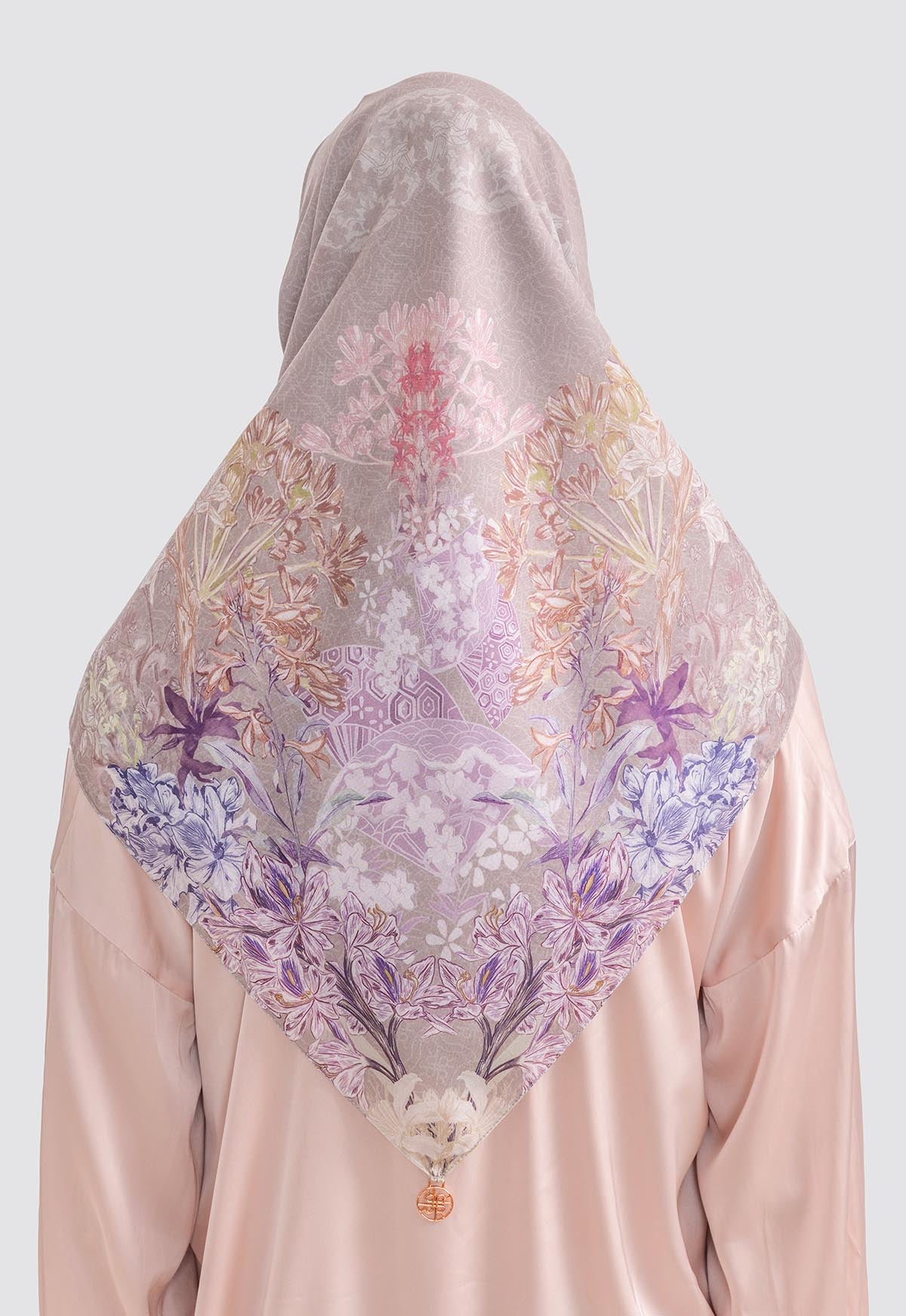 MINOR DEFECT R5 - QUINN SCARF