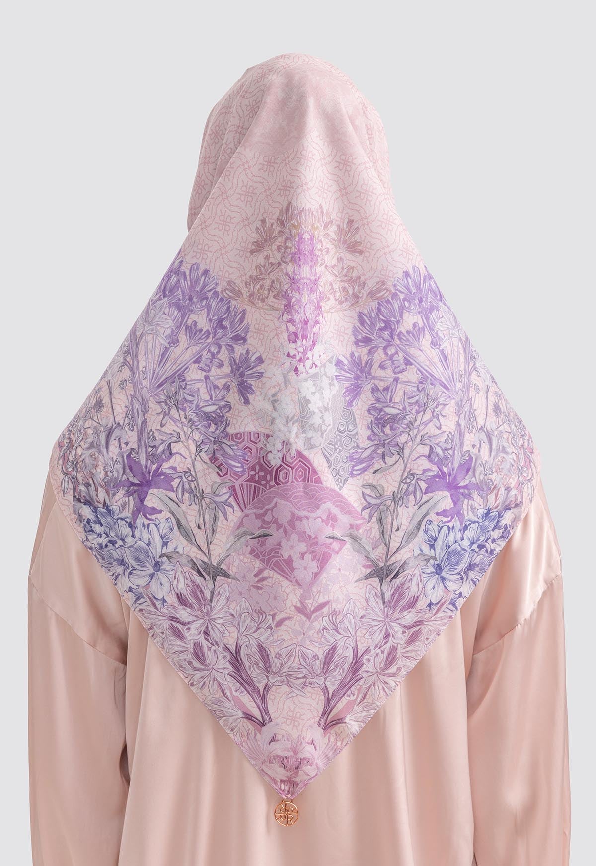MINOR DEFECT R5 - QUINN SCARF