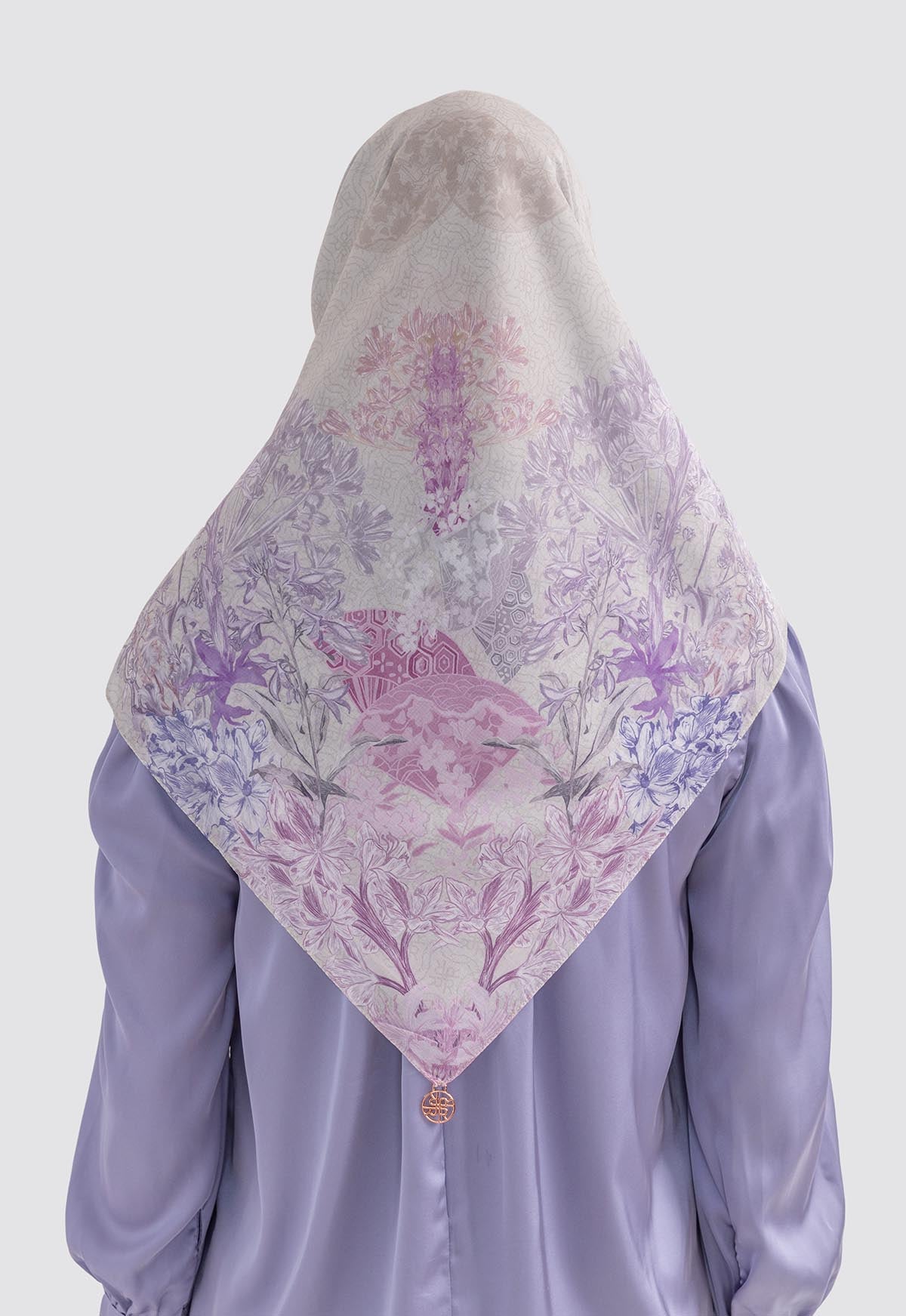 MINOR DEFECT R5 - QUINN SCARF