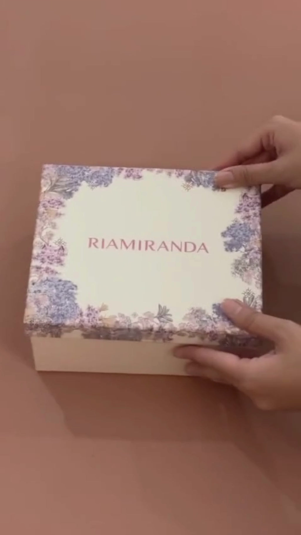SARIA SET HAMPERS