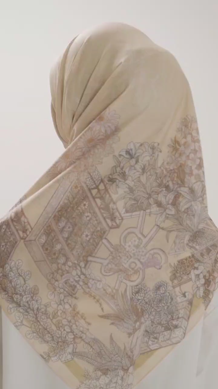 GAELLE SCARF