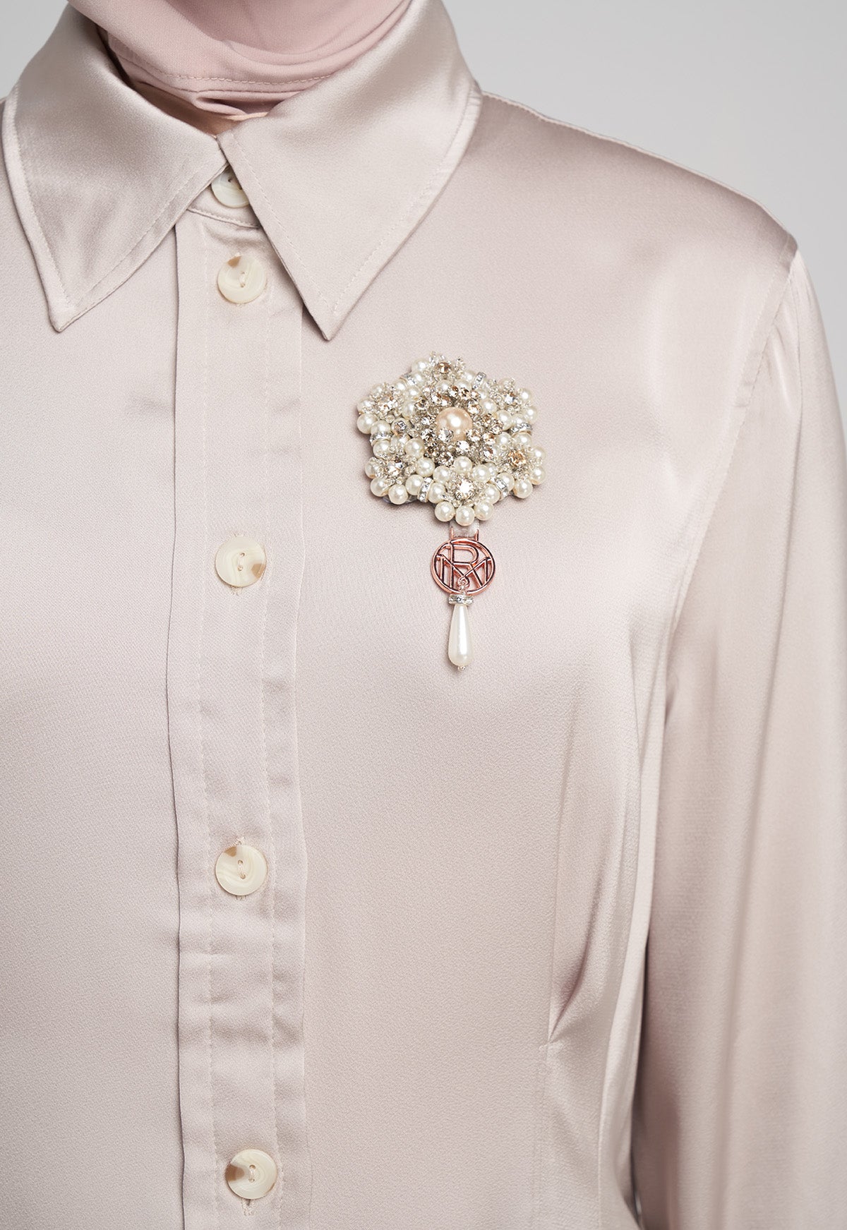 WHITE PEARLS BROOCH NATURAL WHITE