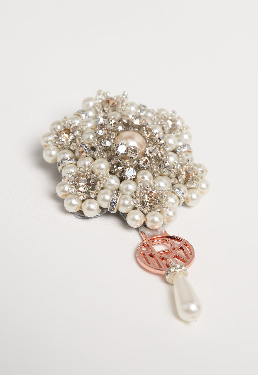 WHITE PEARLS BROOCH NATURAL WHITE
